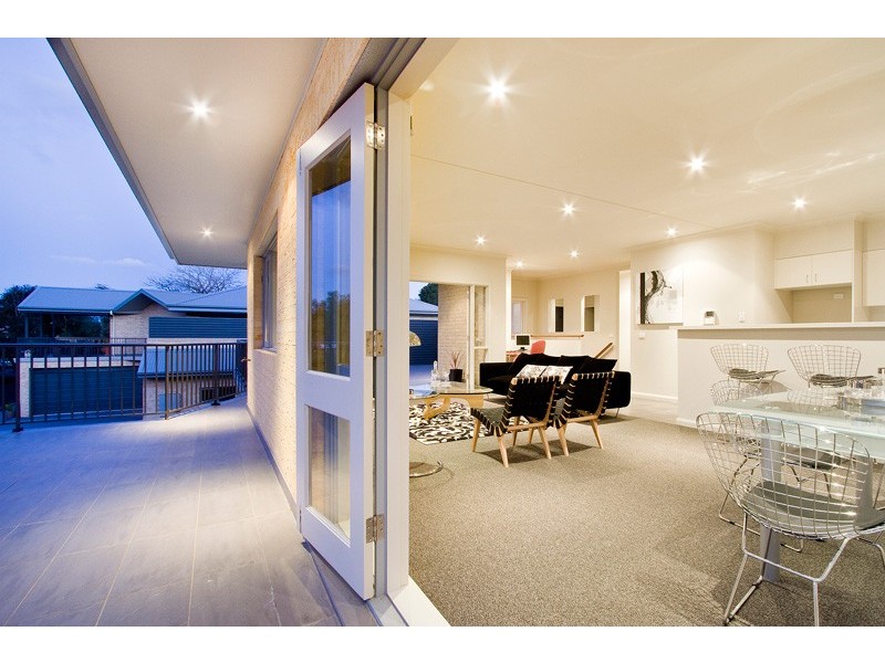 2/2C Lachlan Street, Thirroul NSW 2515