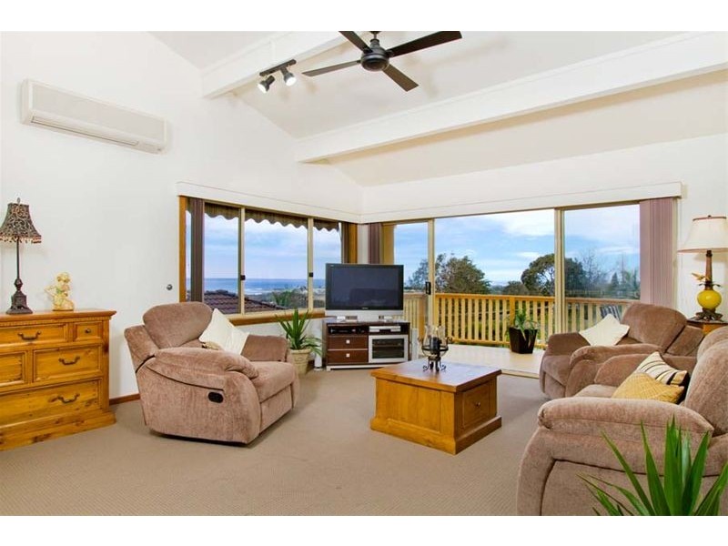 25 Kanangra Drive, Thirroul NSW 2515