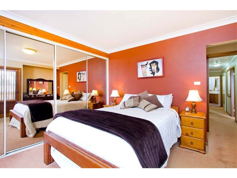 25 Kanangra Drive, Thirroul NSW 2515