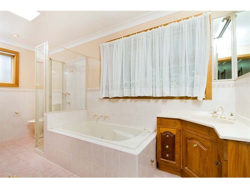 25 Kanangra Drive, Thirroul NSW 2515