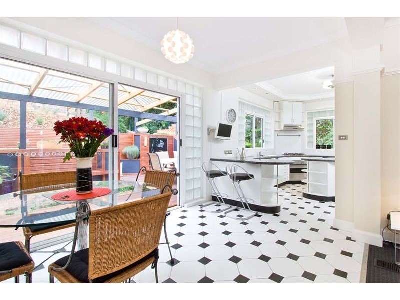 36 Pass Avenue, Thirroul NSW 2515