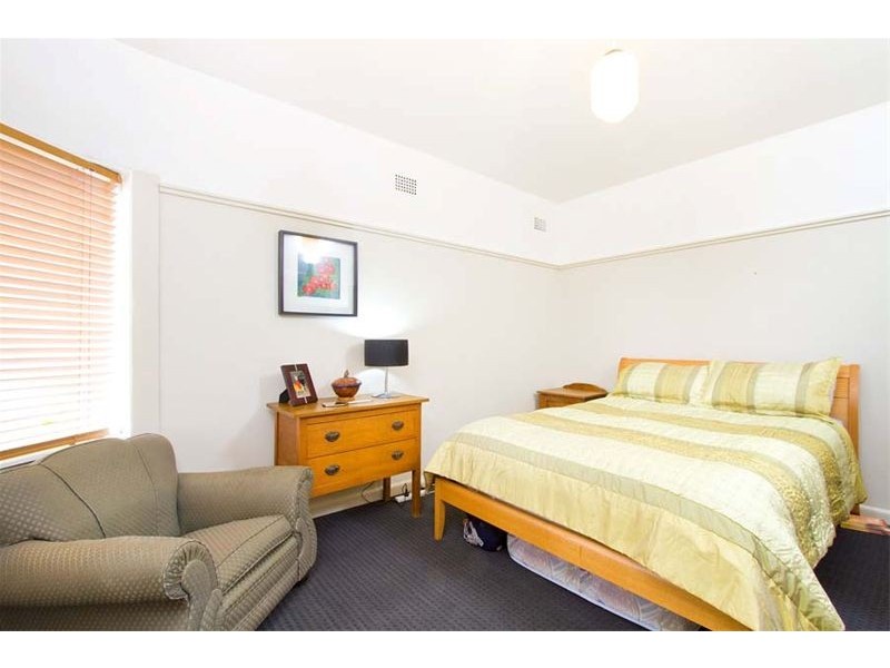 36 Pass Avenue, Thirroul NSW 2515