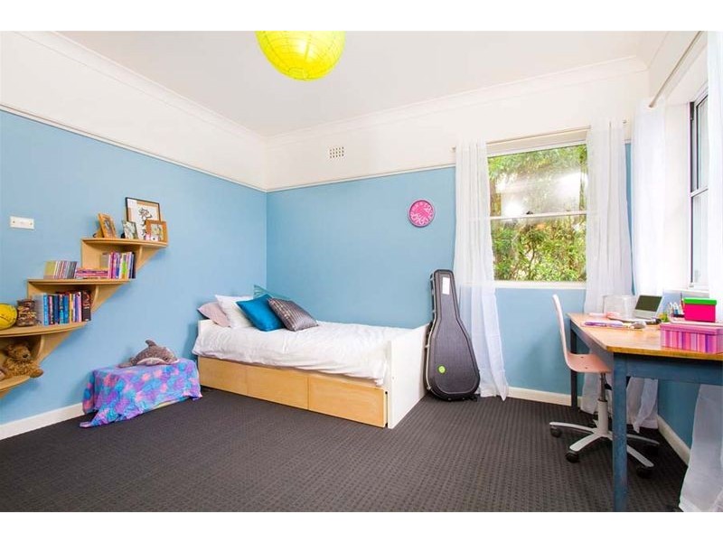 36 Pass Avenue, Thirroul NSW 2515