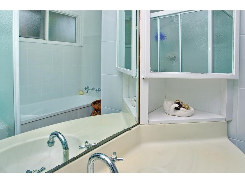 42 Kanangra Drive, Thirroul NSW 2515