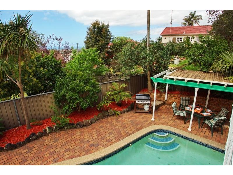 42 Kanangra Drive, Thirroul NSW 2515