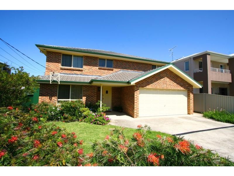 13  Godolphin Street, Bulli NSW 2516