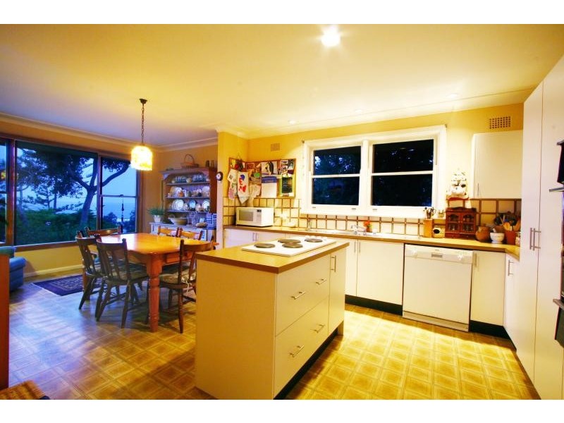 816 Lawrence Hargrave Drive, Coledale NSW 2515