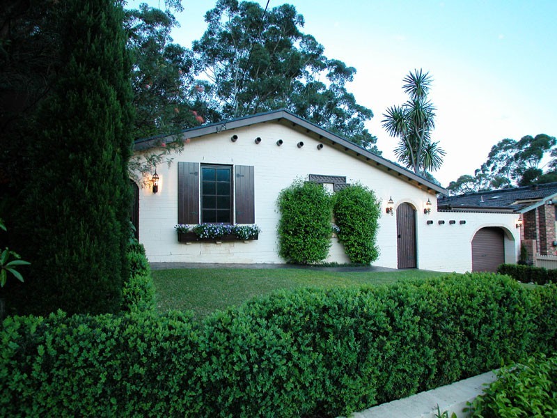 9  Hazel Crescent, Thirroul NSW 2515
