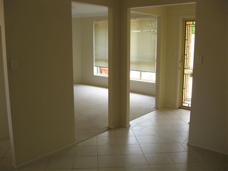 2/12  Redman Pde, Thirroul NSW 2515