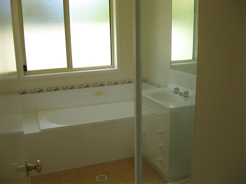 2/12  Redman Pde, Thirroul NSW 2515