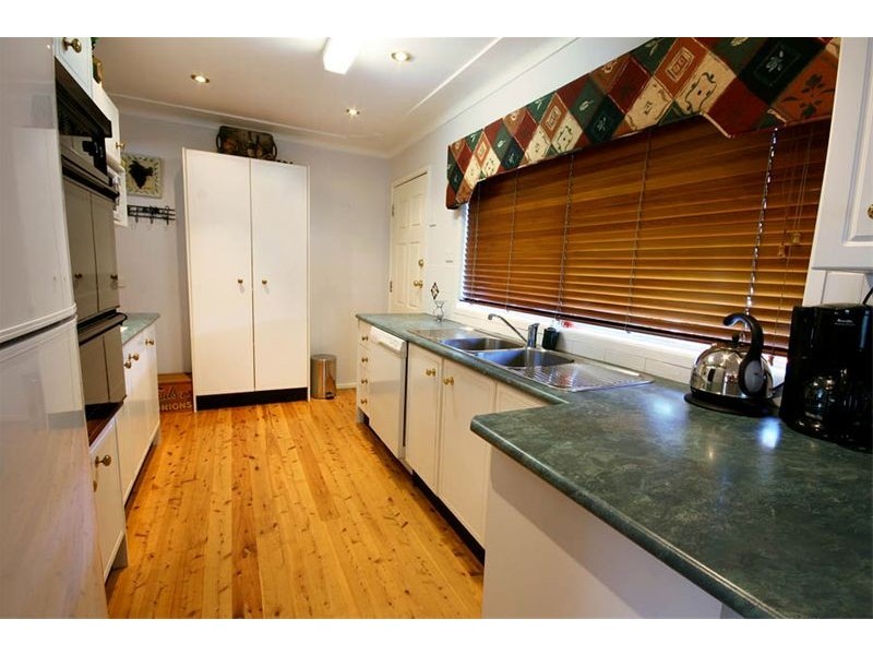 8  Nardoo Crescent, Thirroul NSW 2515