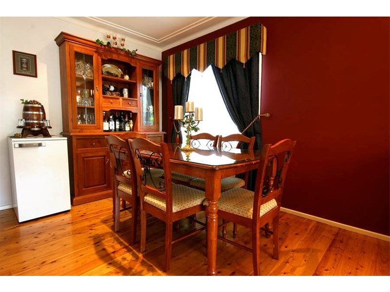 8  Nardoo Crescent, Thirroul NSW 2515