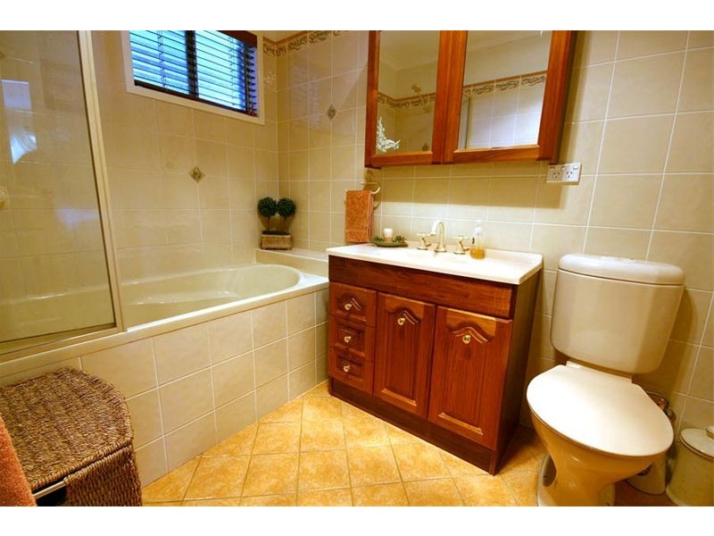 8  Nardoo Crescent, Thirroul NSW 2515