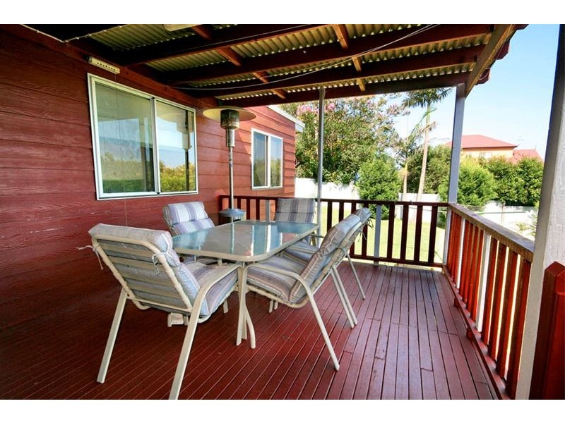 8  Nardoo Crescent, Thirroul NSW 2515