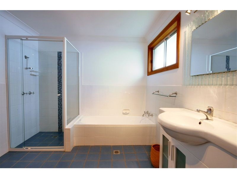 11 Corbett Avenue, Thirroul NSW 2515