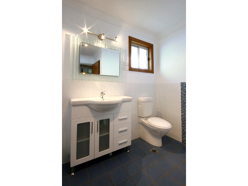 11 Corbett Avenue, Thirroul NSW 2515