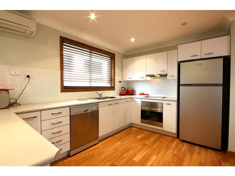 11 Corbett Avenue, Thirroul NSW 2515