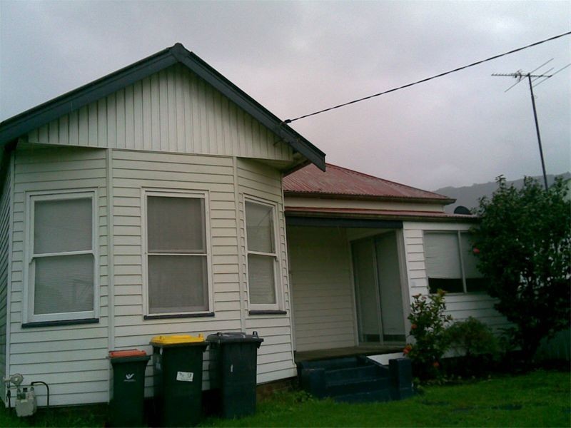 12  Railway Parade, Thirroul NSW 2515