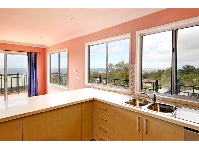 32  Robinsville Cresent, Thirroul NSW 2515