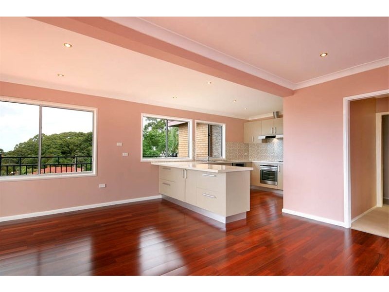 32  Robinsville Cresent, Thirroul NSW 2515