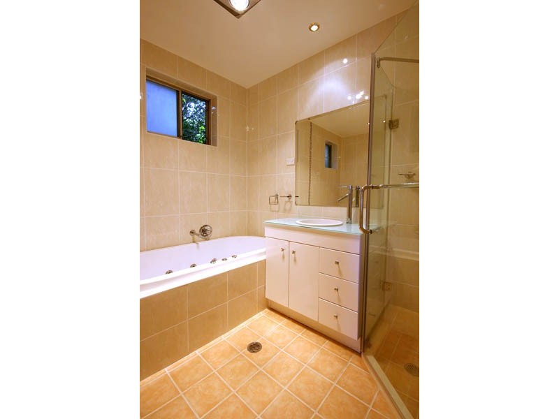 32  Robinsville Cresent, Thirroul NSW 2515