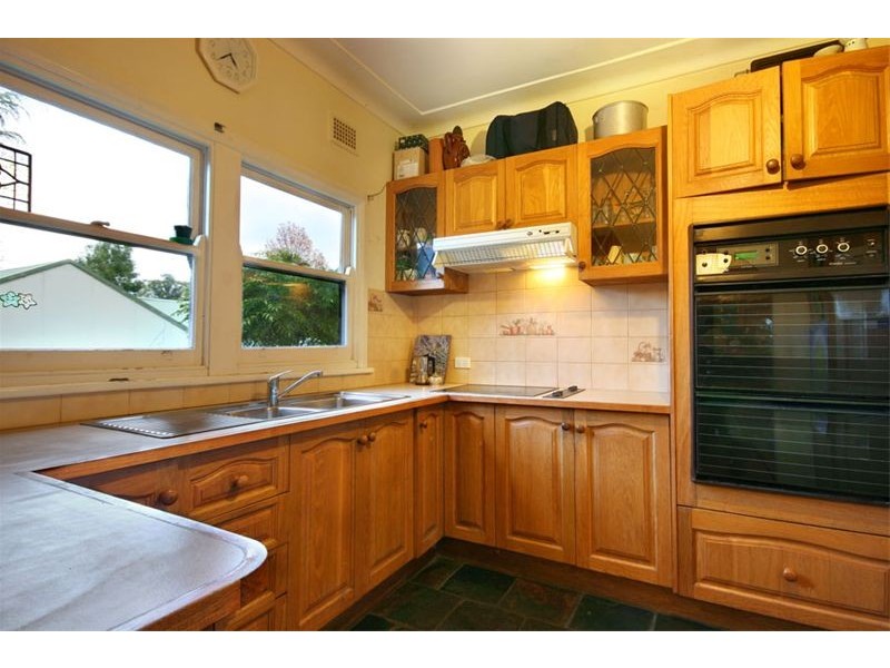 4  Sea Foam Avenue, Thirroul NSW 2515