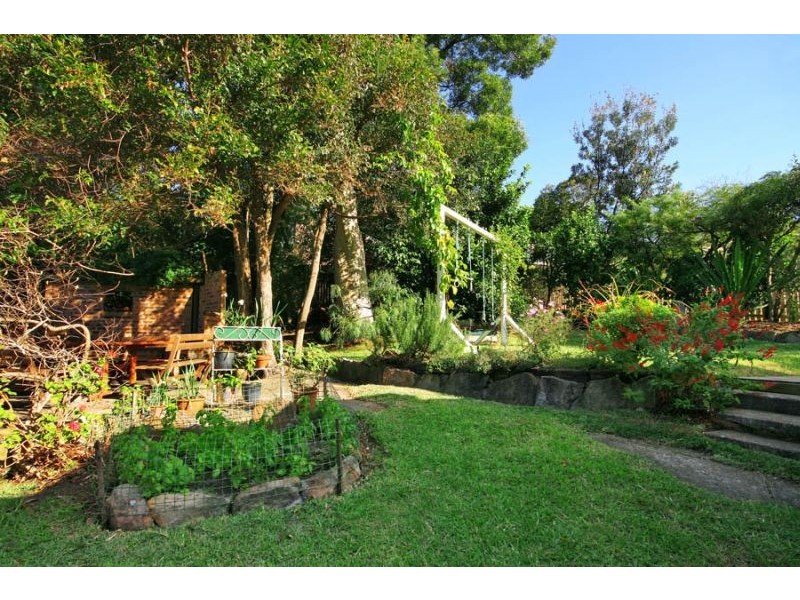 4  Sea Foam Avenue, Thirroul NSW 2515