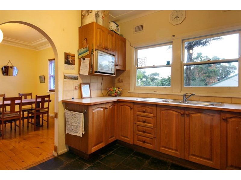 4  Sea Foam Avenue, Thirroul NSW 2515