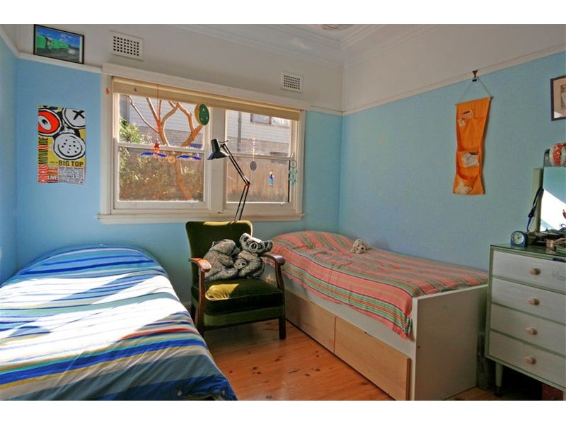 4  Sea Foam Avenue, Thirroul NSW 2515