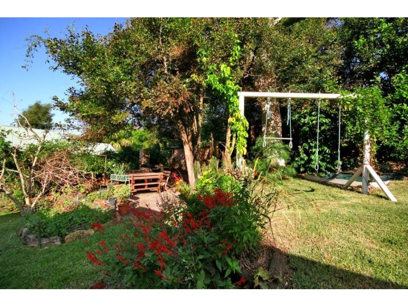 4  Sea Foam Avenue, Thirroul NSW 2515