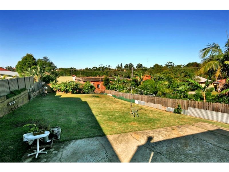 4  Beattie Avenue, Bulli NSW 2516