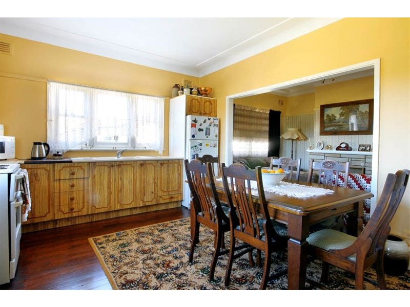 4  Beattie Avenue, Bulli NSW 2516