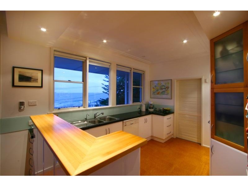 62  Lawrence Hargrave Drive, Thirroul NSW 2515