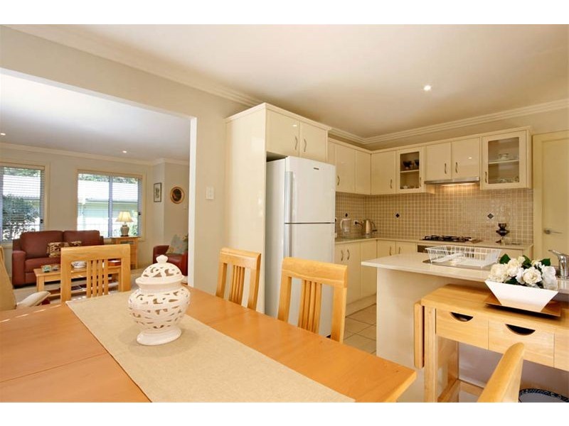 2/13  Bean Street, Thirroul NSW 2515