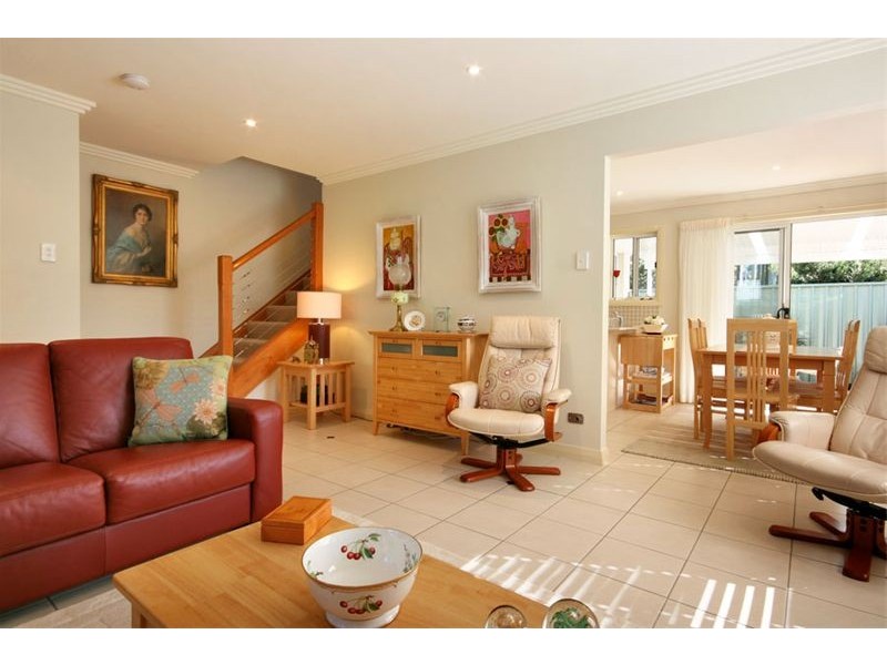 2/13  Bean Street, Thirroul NSW 2515