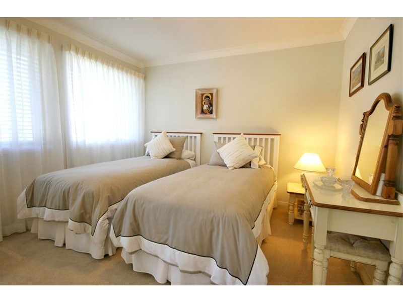 2/13  Bean Street, Thirroul NSW 2515