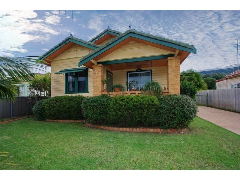 11 Hewitts Avenue, Thirroul NSW 2515