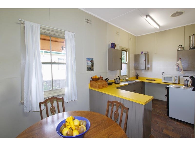 11 Hewitts Avenue, Thirroul NSW 2515