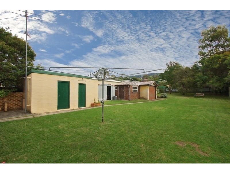 11 Hewitts Avenue, Thirroul NSW 2515