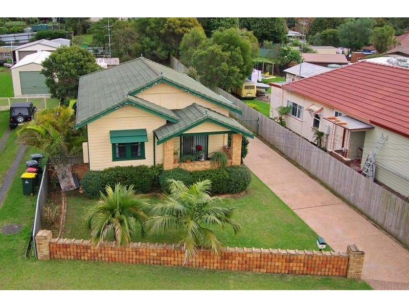 11 Hewitts Avenue, Thirroul NSW 2515