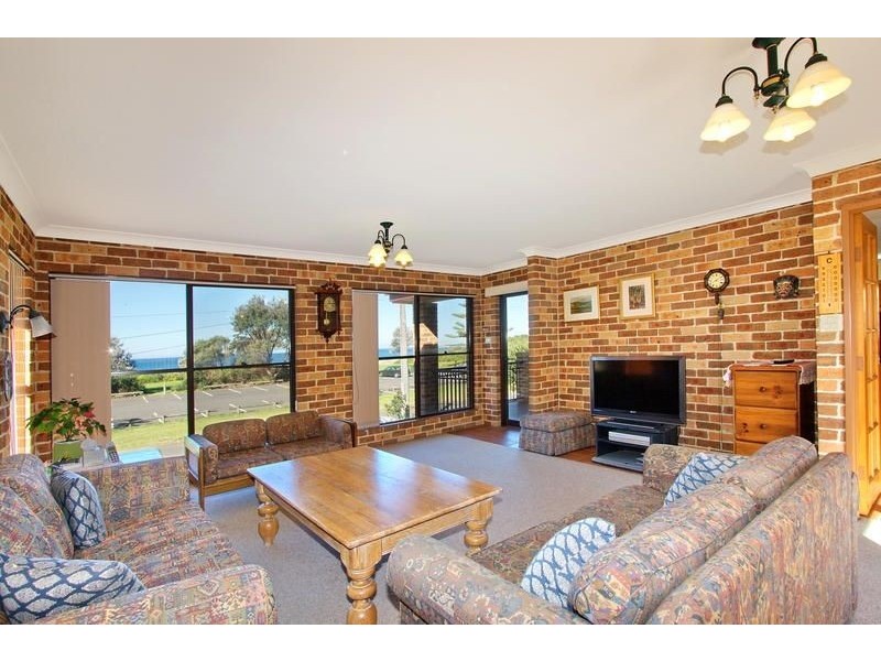 8  Mary Street, Thirroul NSW 2515