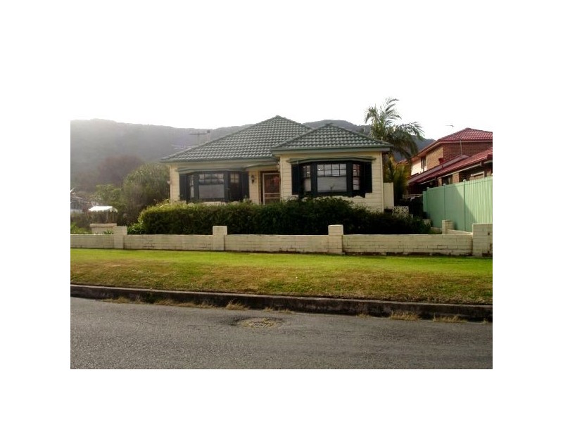 19  The Esplanade, Thirroul NSW 2515