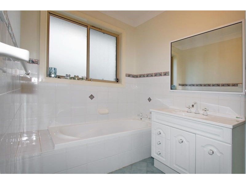 19/14  Raymond Road, Thirroul NSW 2515