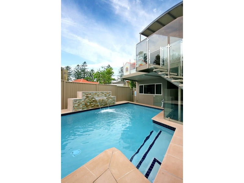 35 The Esplanade, Thirroul NSW 2515