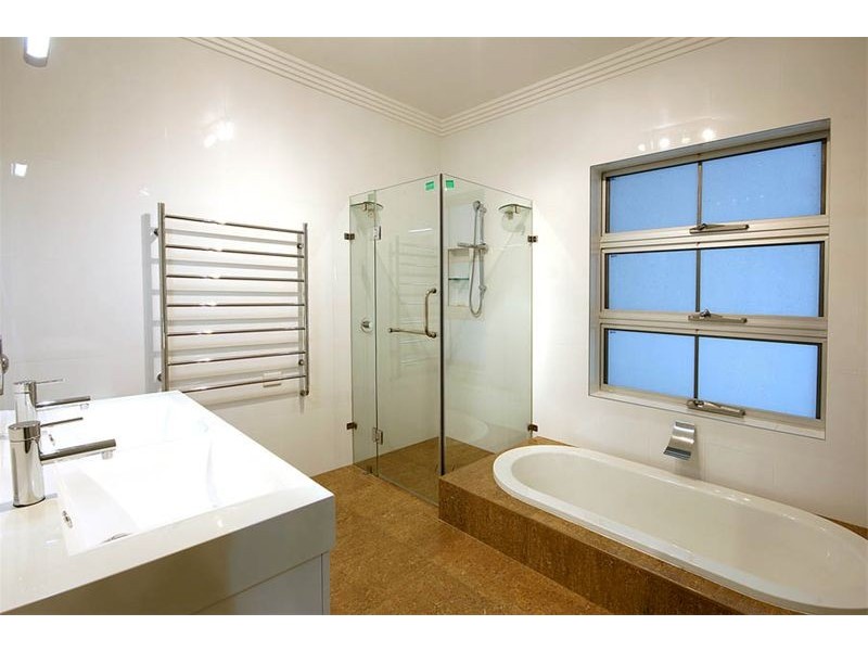 35 The Esplanade, Thirroul NSW 2515