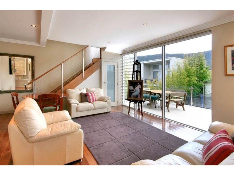 35 The Esplanade, Thirroul NSW 2515