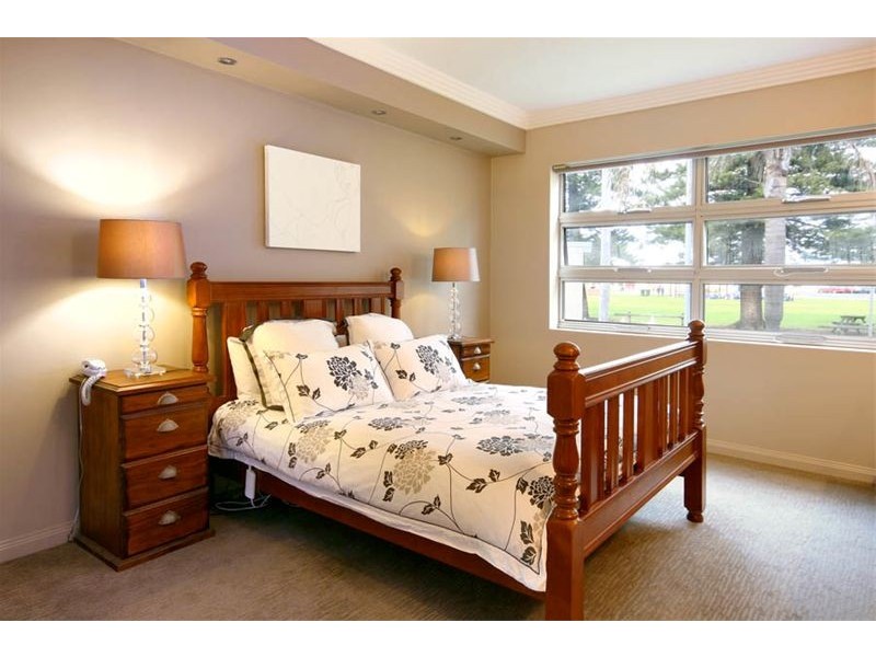 35 The Esplanade, Thirroul NSW 2515