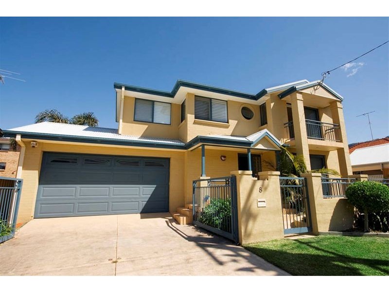 8 Henley Road, Thirroul NSW 2515