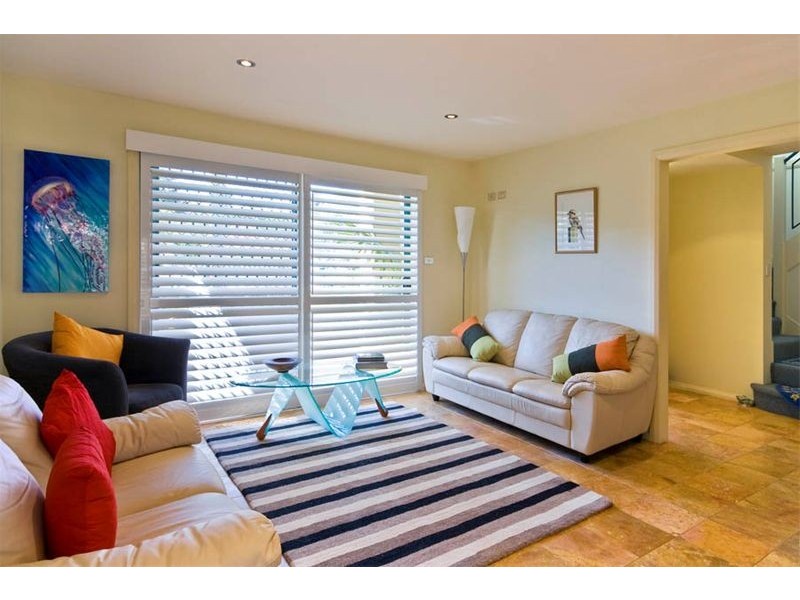 8 Henley Road, Thirroul NSW 2515