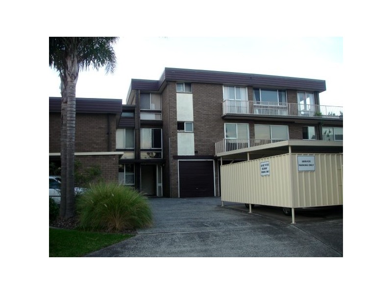 2/17  Henley Road, Thirroul NSW 2515
